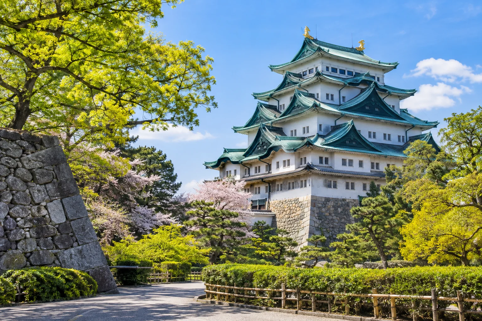 名古屋城春日景色